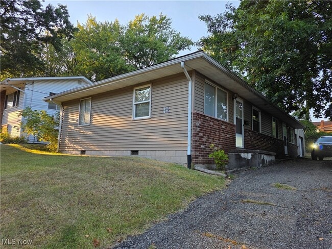 Building Photo - 1283 Ottawa Ave