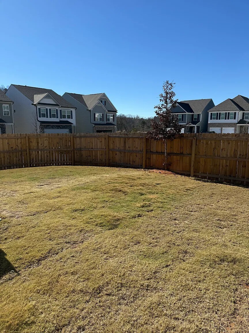 Building Photo - 9 Pineview Dr