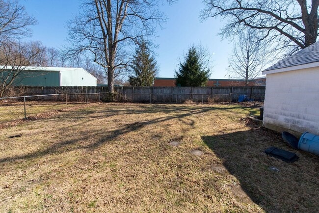 Building Photo - ANDERSON TWP- Cozy and clean 3 bed 2 bath ...