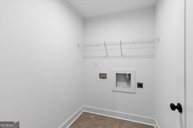 Building Photo - 3376 Macaiva Aly