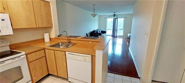 Building Photo - 2108 S Cypress Bend Dr