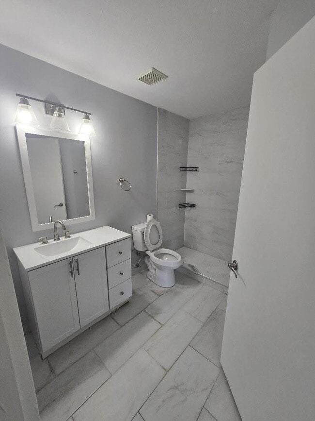 Building Photo - 715 Sugar Bay Way