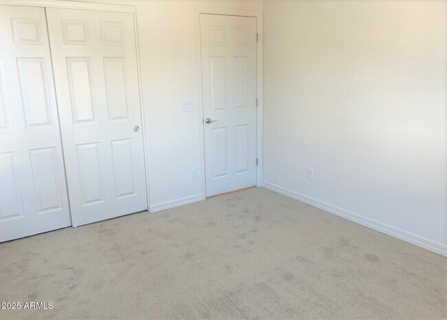 Building Photo - 3916 S 58th Ln