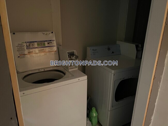 Building Photo - 11 Allen St