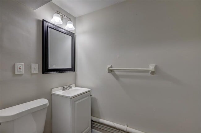 Building Photo - 70 Jonathan Rd