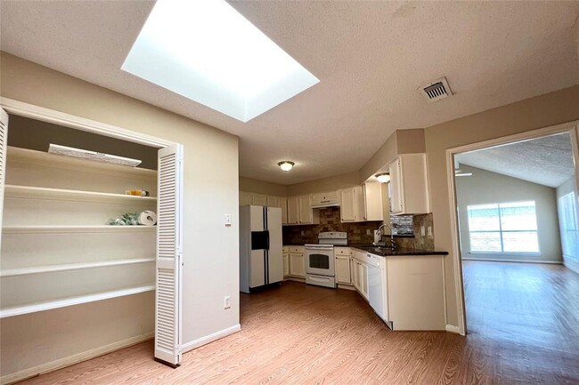Building Photo - 3511 Palm Grove Dr