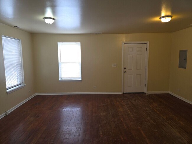 Building Photo - 6669 S Michigan Ave