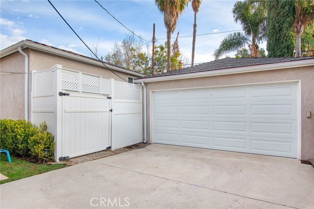 Building Photo - 4856 Riverton Ave