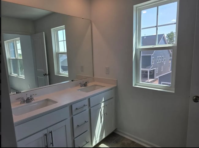 Building Photo - 1439 Jay Rd