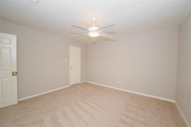 Building Photo - 3423 Hidden Creek Dr
