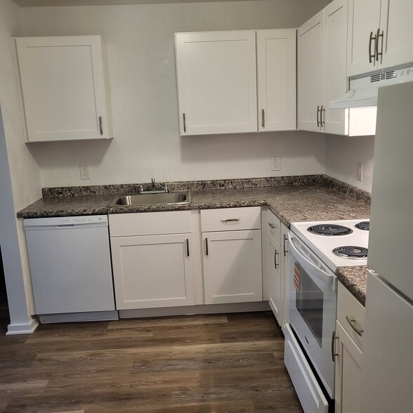 Building Photo - Pebble Creek