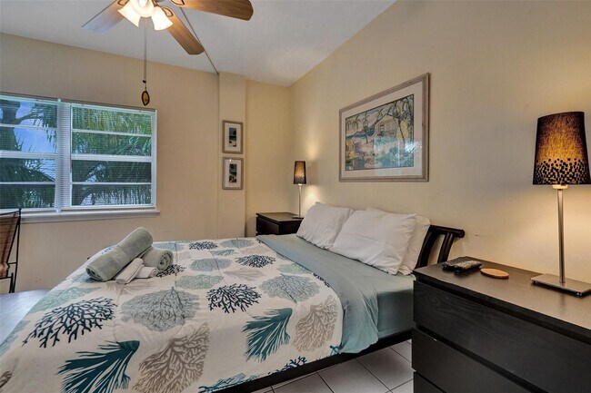 Building Photo - 341 N Birch Rd