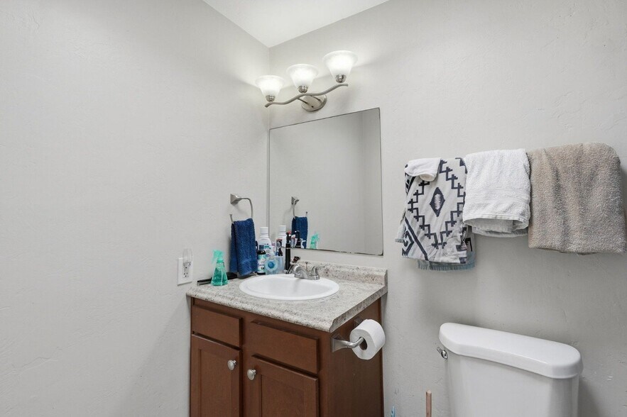 Building Photo - 2439 Parkside Dr