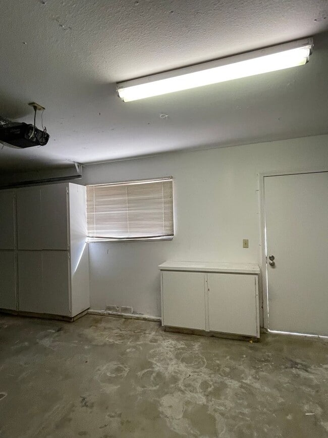 Building Photo - Charming home coming soon in NE Visalia!