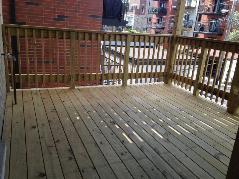 Deck - 3526 N Reta Ave