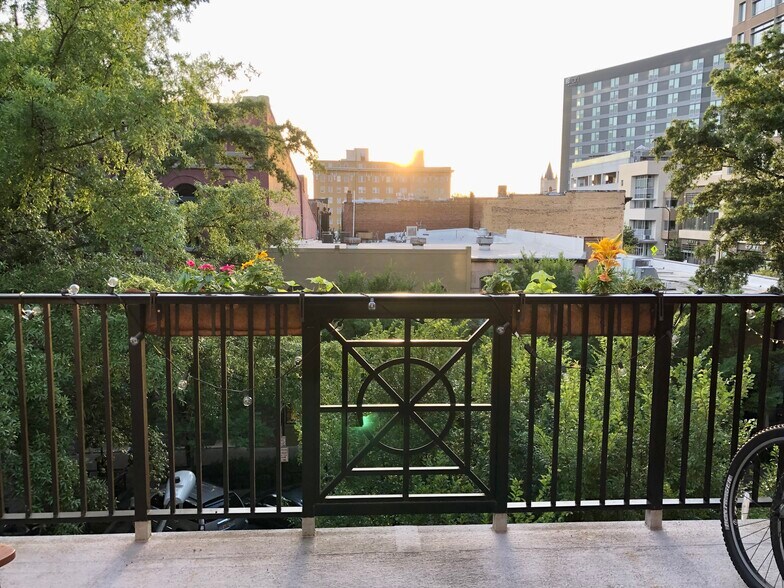 Balcony - 10 E Washington St