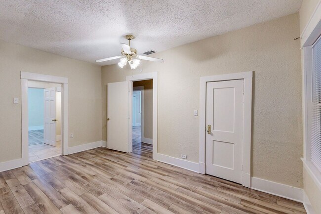 Building Photo - Available Mid-July! 3 Bedroom Home for Lea...