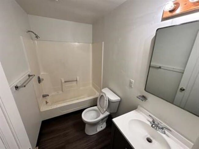 Building Photo - 1139 Park Ave