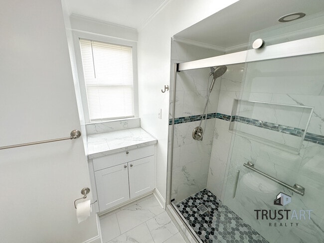 Building Photo - 3 Bedroom house in Oxford Circle, North Ea...