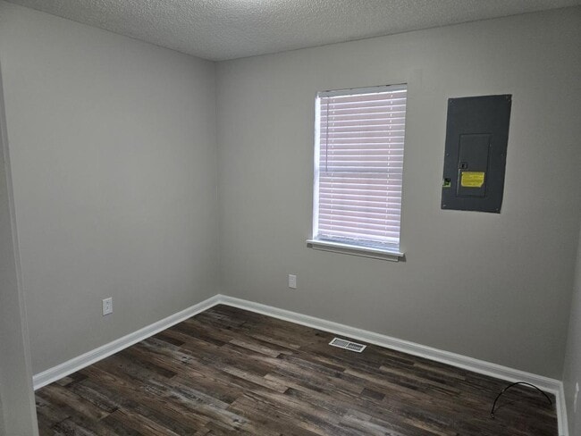 Building Photo - 301 N Broad St