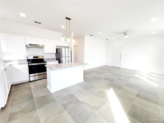 Building Photo - 3819 Bella Costa Dr