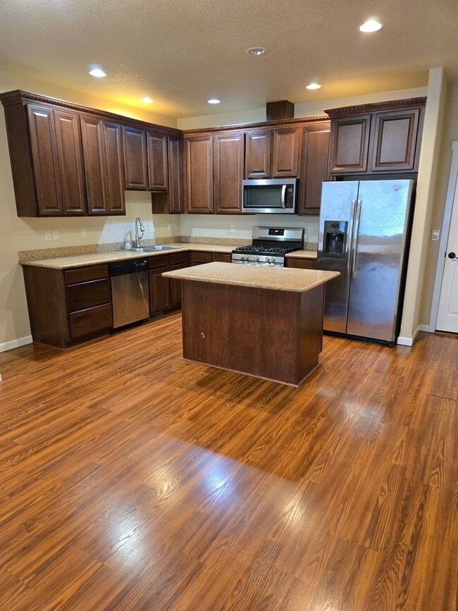 Building Photo - Excellent Condition & plenty of storage! Three levels + Attic Storage