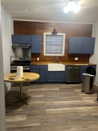 Building Photo - 309 Park St