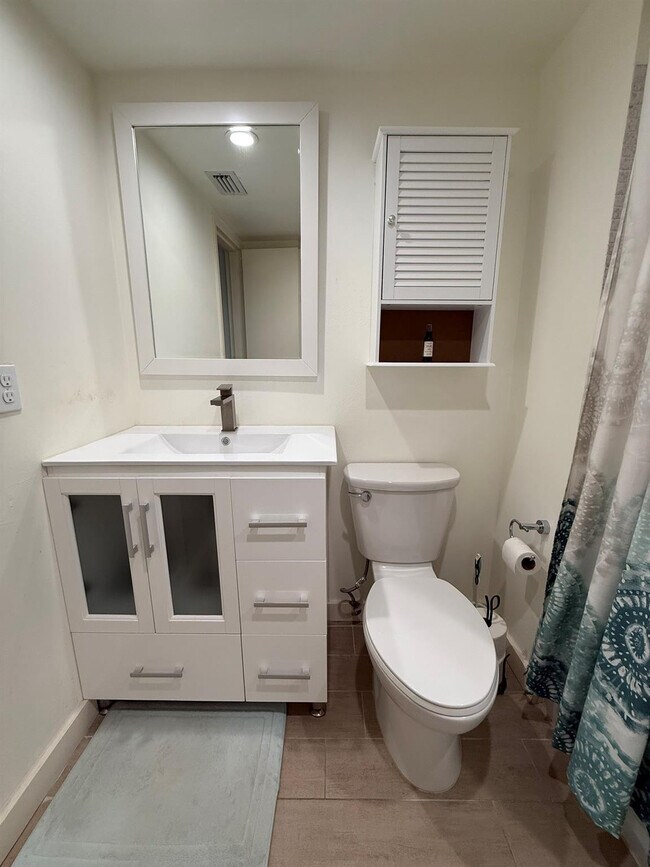 Building Photo - 5300 NE 24th Terrace