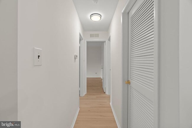 Building Photo - 330B Delancey Pl