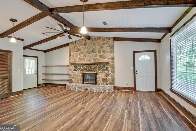 Building Photo - 11 Logwood Ln