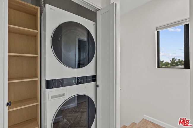 Building Photo - 10006 Odessa Ave