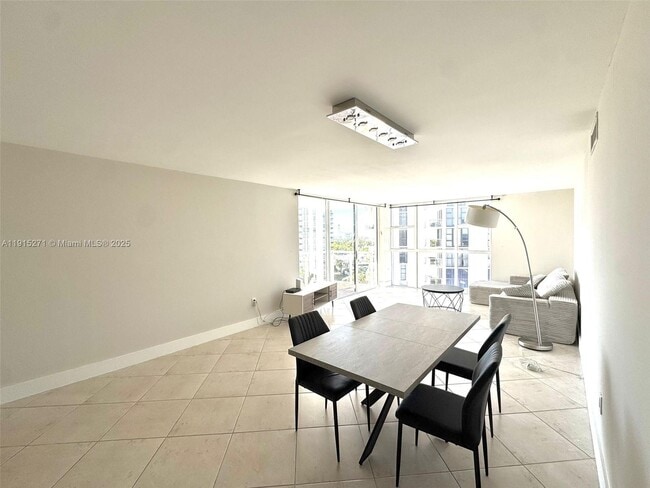 Building Photo - 3731 N Country Club Dr