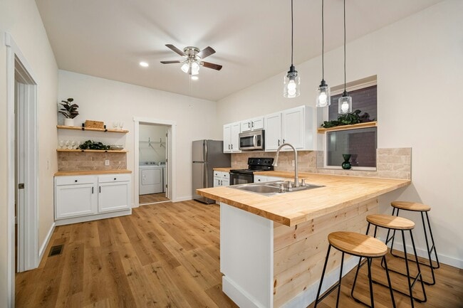 Building Photo - 1012 9th Ave