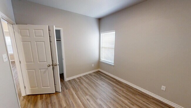Building Photo - 2107 Wildewood Dr
