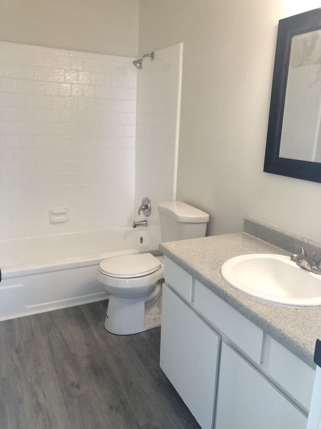 Building Photo - HUGE 6 bed 2 bath fully remodeled Kearns home is a MUST SEE!!