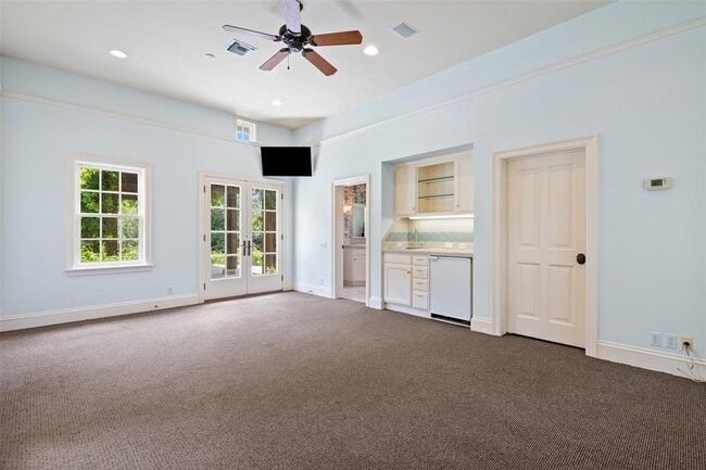 Building Photo - 602 Las Lomas Dr