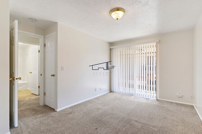 Building Photo - 350 E 4850 S