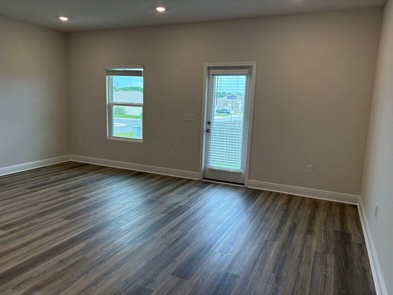 Building Photo - 4051 Pendragon Cir