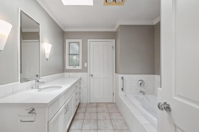 Building Photo - Charming 3-Bedroom Home with Office in desirable Old Palo Alto neighborhood with AC