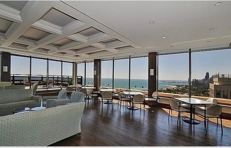 Building Photo - 2650 N Lakeview Ave