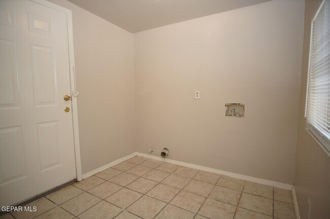 Building Photo - 7309 Alameda Ave