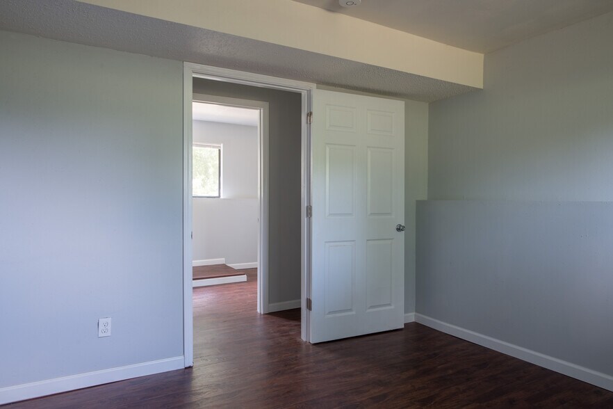 Building Photo - 11 Carriage Lane