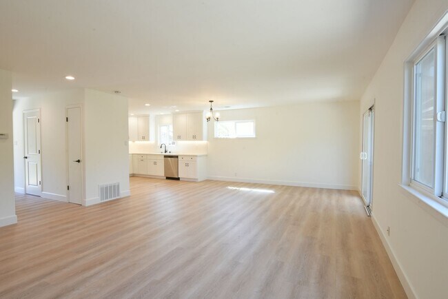 Building Photo - Beautifully Remodeled 3 Bedroom 2 Bath in Desirable Campbell Neighborhood