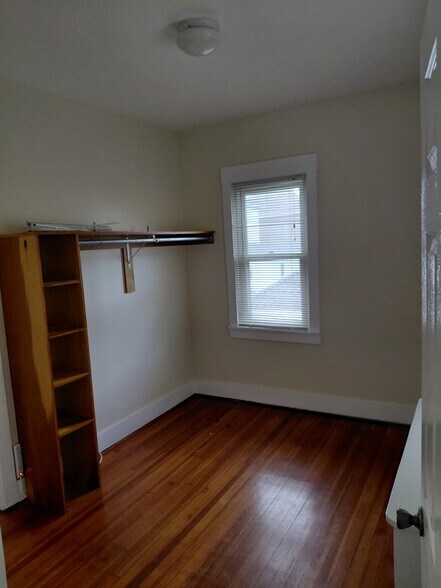 Bedroom - 41 Saratoga Ave