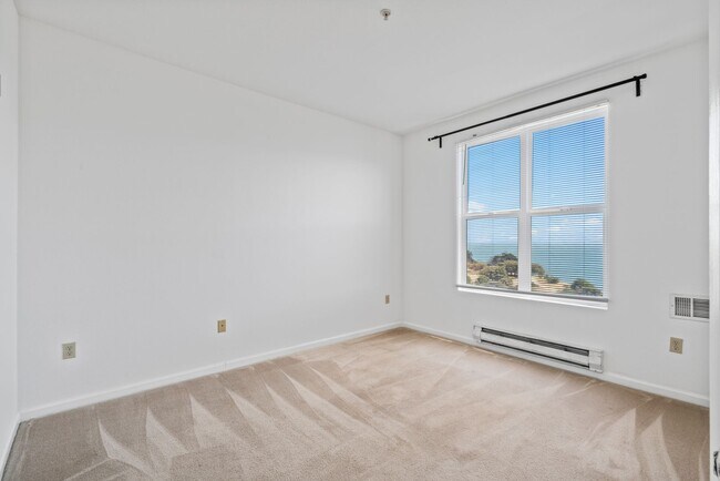 Building Photo - Pet Friendly, Luxurious Condo w/Bay Views....