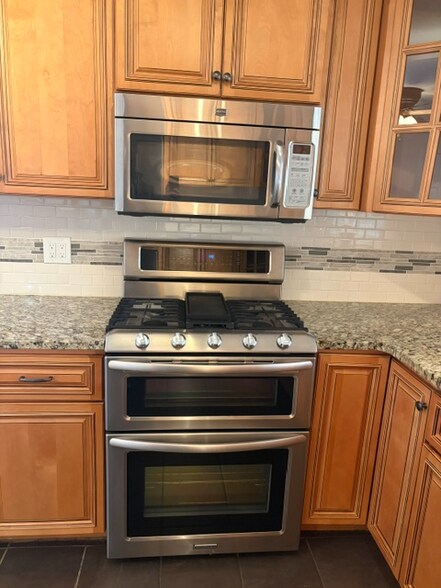 Building Photo - 4706 McIlroy Dr