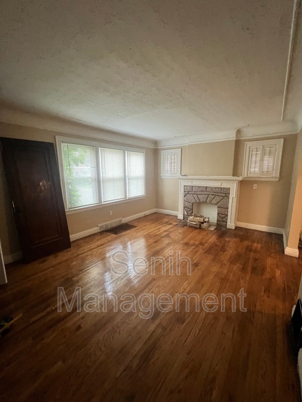 Building Photo - 6479 Plainview Ave