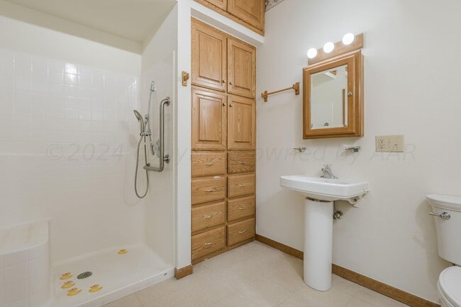 Building Photo - 7518 Lamount Dr