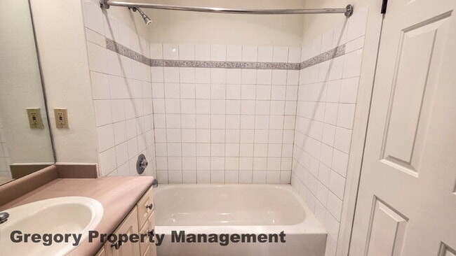 Building Photo - Sunlit & Spacious Ground-Level Condo | 12-Foot Ceilings, Luxury Amenities & Ideal Locale