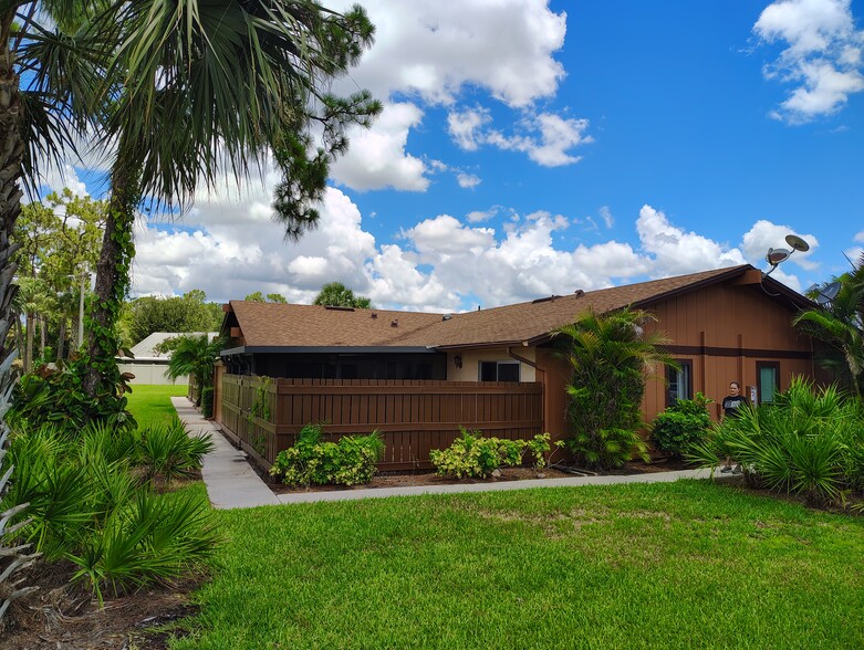 Primary Photo - 5563 Foxlake Dr